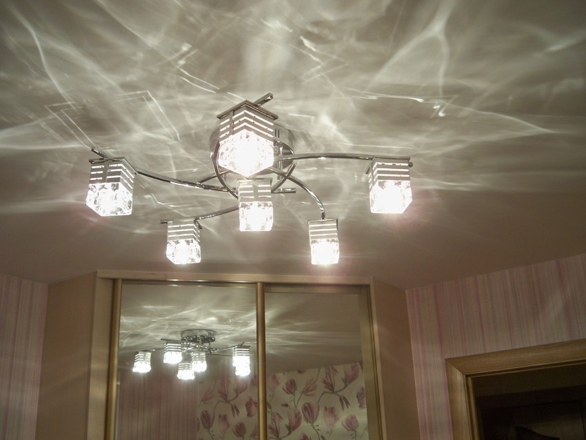 Украшение подвесного потолка – правильно подобранные светильники